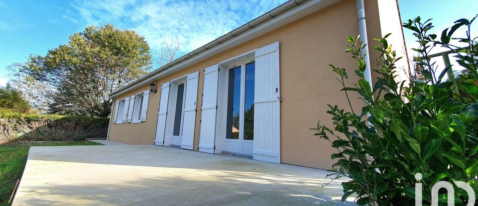 House 4 rooms of 89 m² in La Roche-Noire (63800)