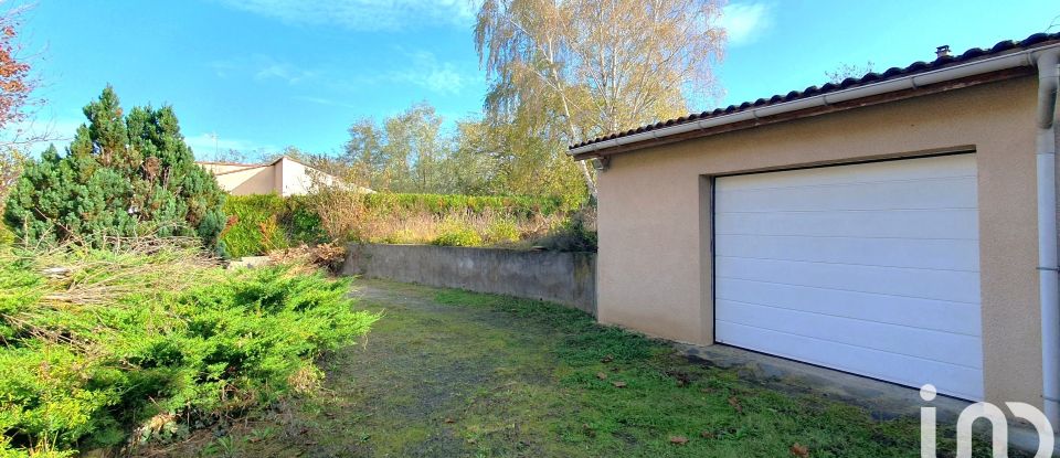 House 4 rooms of 89 m² in La Roche-Noire (63800)