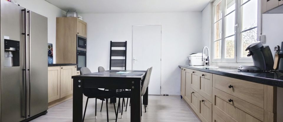 Maison 8 pièces de 141 m² à Fressin (62140)