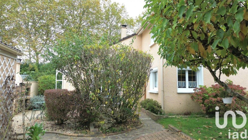 Maison traditionnelle 5 pièces de 105 m² à Savigny-le-Temple (77176)