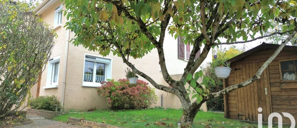 Maison traditionnelle 5 pièces de 105 m² à Savigny-le-Temple (77176)