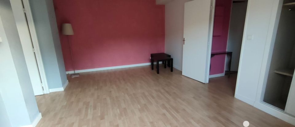 Apartment 2 rooms of 48 m² in Vichy (03200)