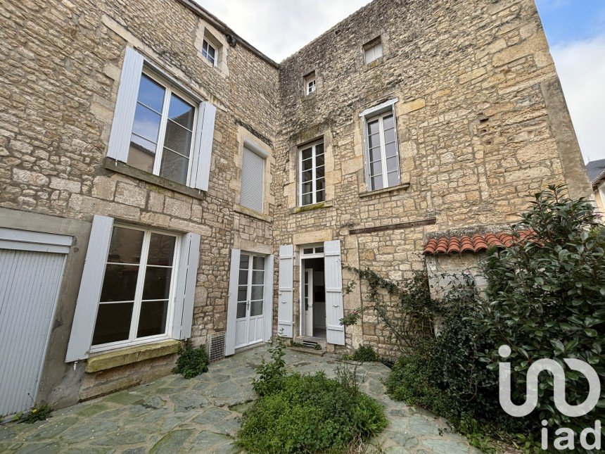 Maison de ville 6 pièces de 129 m² à Fontenay-le-Comte (85200)