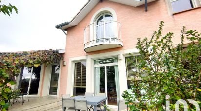 Maison traditionnelle 7 pièces de 335 m² à Villeneuve-de-Rivière (31800)