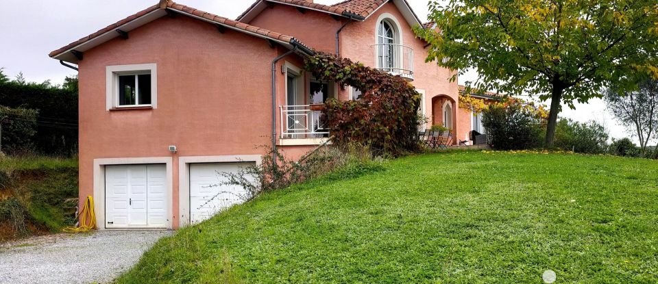 Maison traditionnelle 7 pièces de 335 m² à Villeneuve-de-Rivière (31800)