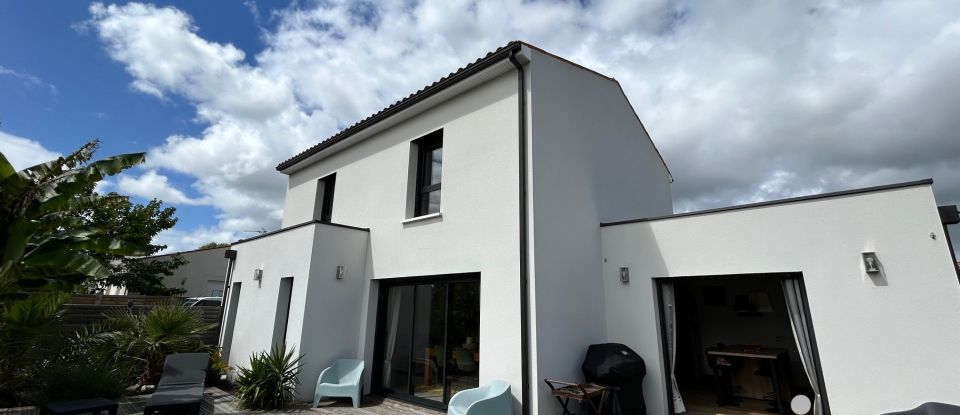 Architect house 5 rooms of 129 m² in Royan (17200)