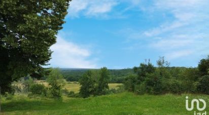 Land of 1,950 m² in Saint-Vivien (24230)