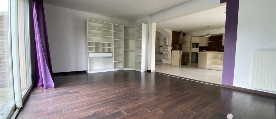 Maison 8 pièces de 215 m² à Mettray (37390)