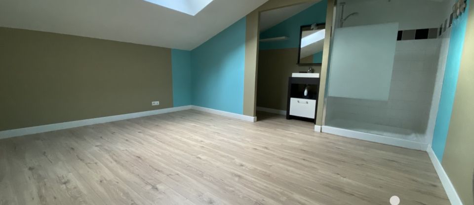 Maison 8 pièces de 215 m² à Mettray (37390)