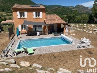 House 5 rooms of 132 m² in Les Omergues (04200)