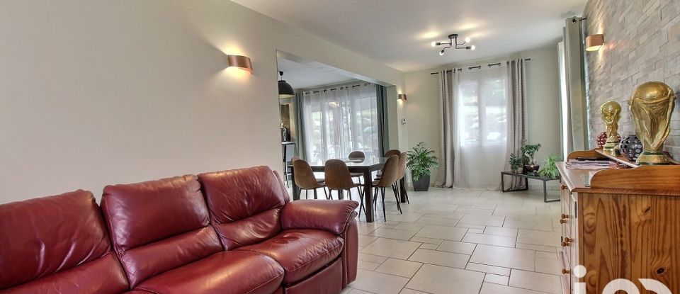 House 5 rooms of 132 m² in Les Omergues (04200)