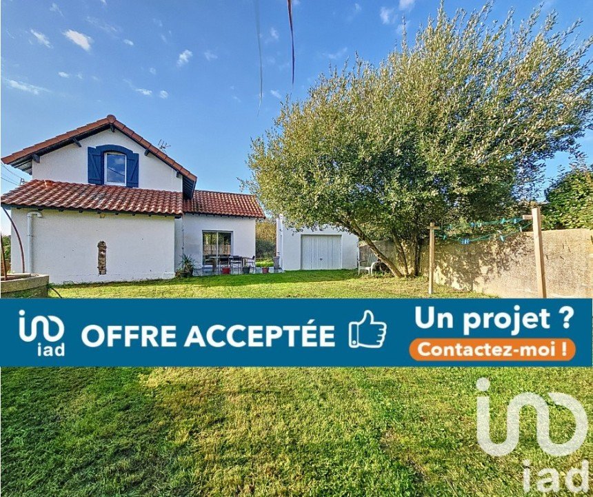 Maison 5 pièces de 75 m² à Saint-Hilaire-de-Chaléons (44680)