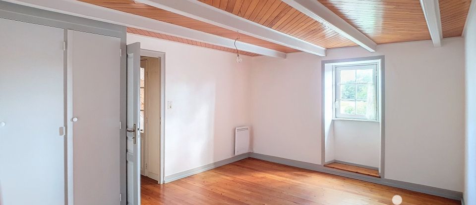 Maison 4 pièces de 95 m² à Confort-Meilars (29790)