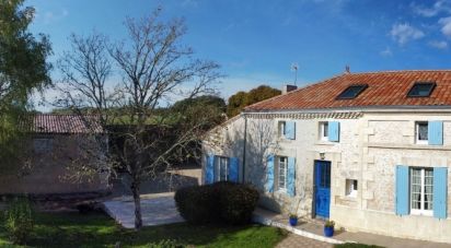 Maison traditionnelle 13 pièces de 236 m² à Semoussac (17150)