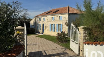 Maison traditionnelle 13 pièces de 236 m² à Semoussac (17150)