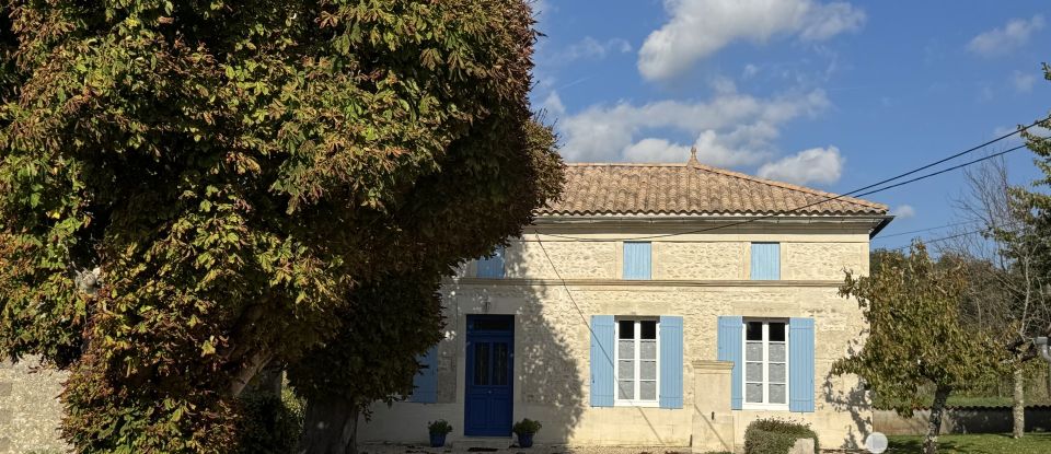 Traditional house 13 rooms of 236 m² in Semoussac (17150)