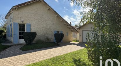 Maison traditionnelle 13 pièces de 236 m² à Semoussac (17150)