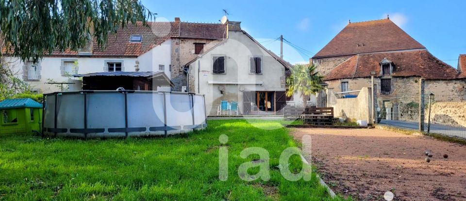 Maison de village 6 pièces de 192 m² à Lamaids (03380)