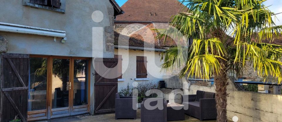 Maison de village 6 pièces de 192 m² à Lamaids (03380)