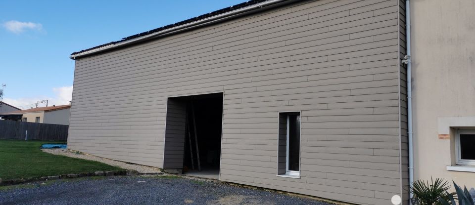 Maison de village 7 pièces de 205 m² à Bressuire (79300)