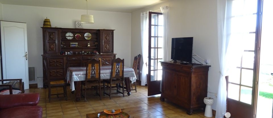 House 5 rooms of 90 m² in Viodos-Abense-de-Bas (64130)