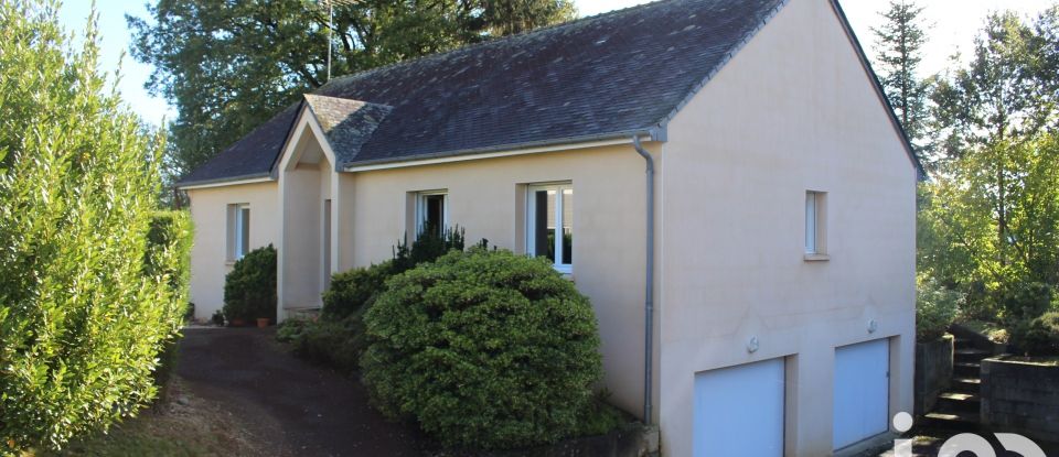 Traditional house 6 rooms of 108 m² in Andouillé (53240)