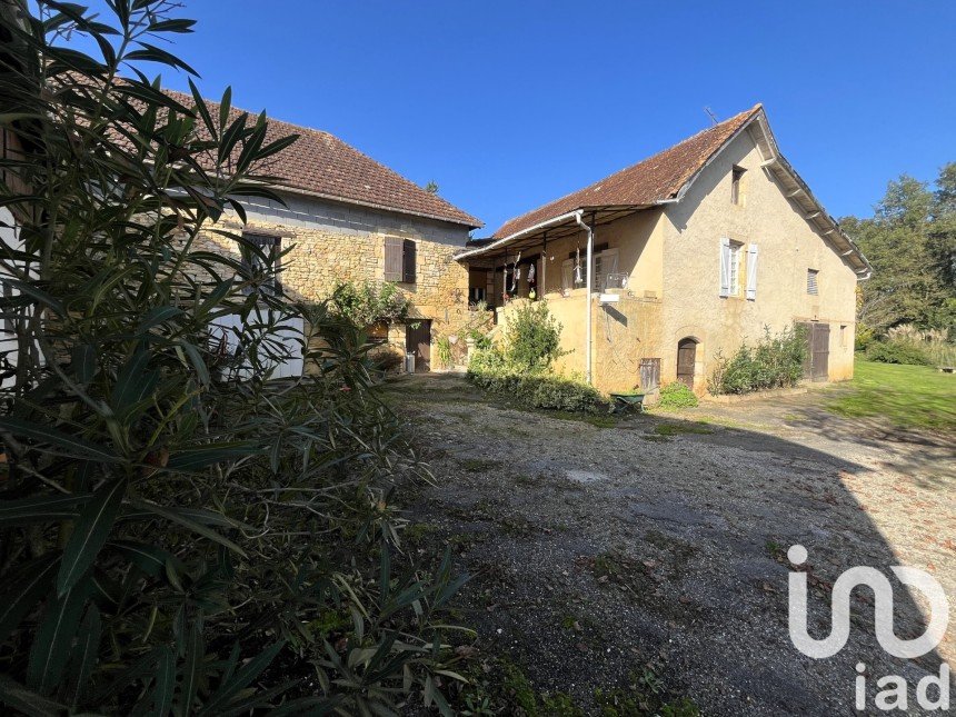 Ferme 7 pièces de 134 m² à Saint-Martial-de-Nabirat (24250)