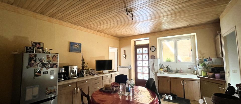 Ferme 7 pièces de 134 m² à Saint-Martial-de-Nabirat (24250)