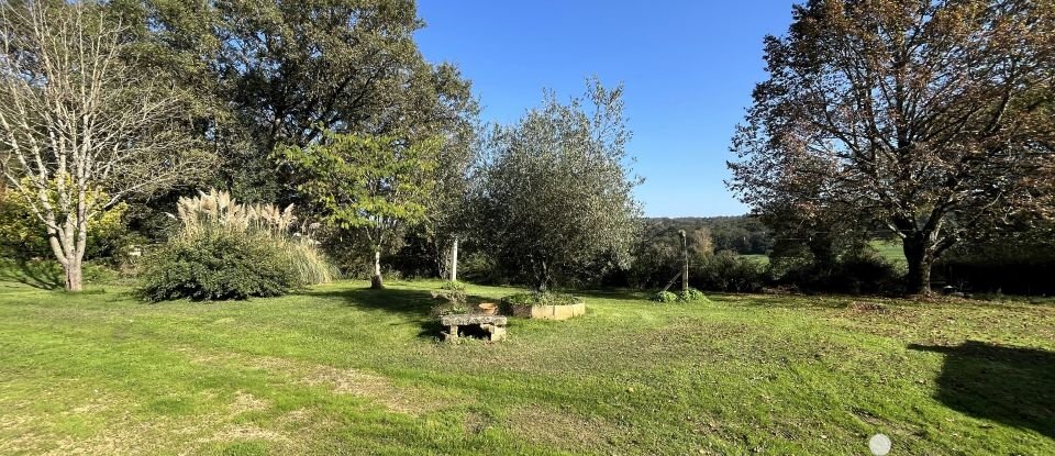 Ferme 7 pièces de 134 m² à Saint-Martial-de-Nabirat (24250)