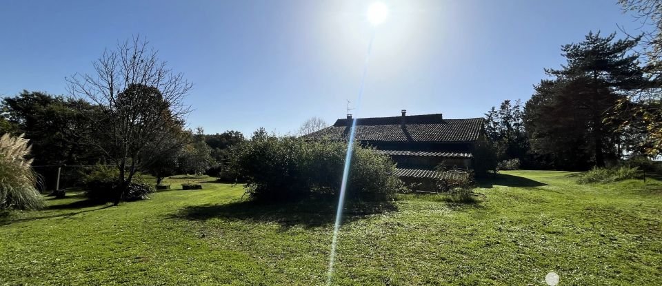 Ferme 7 pièces de 134 m² à Saint-Martial-de-Nabirat (24250)