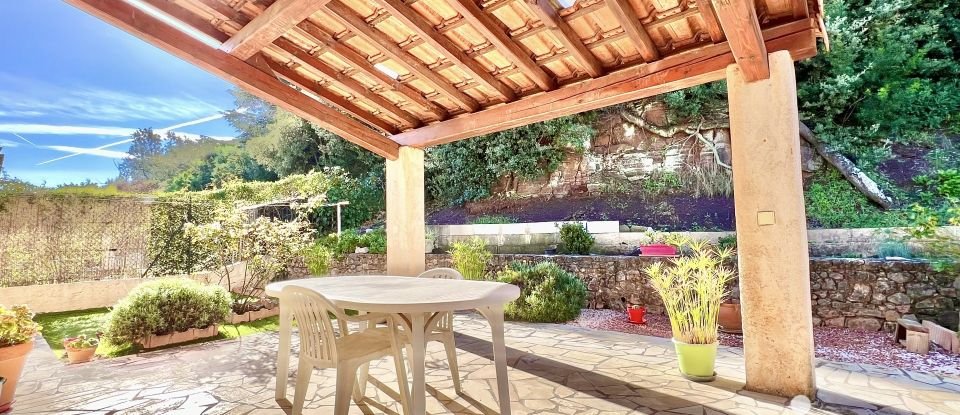 Traditional house 5 rooms of 133 m² in Saint-Raphaël (83700)