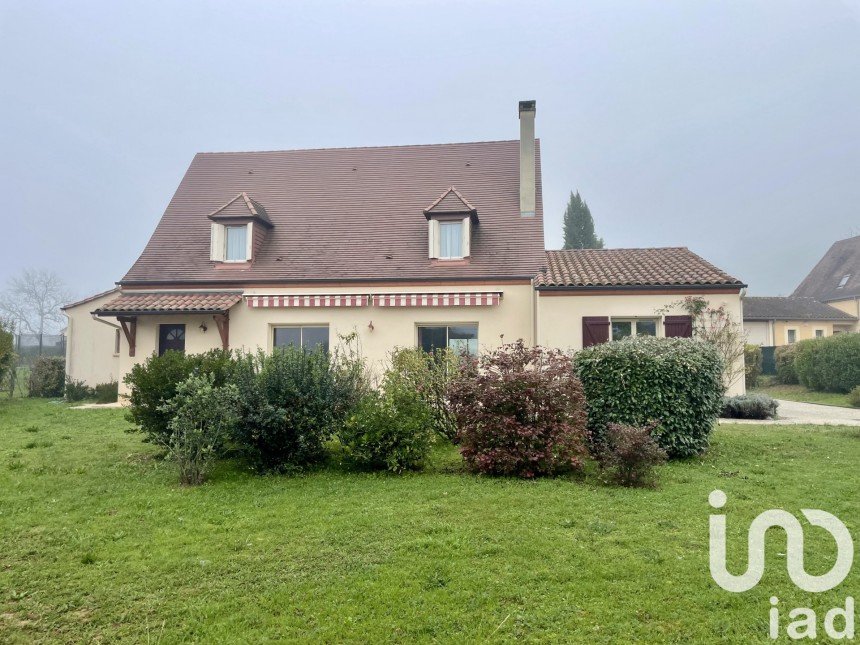 House 5 rooms of 196 m² in Carsac-Aillac (24200)