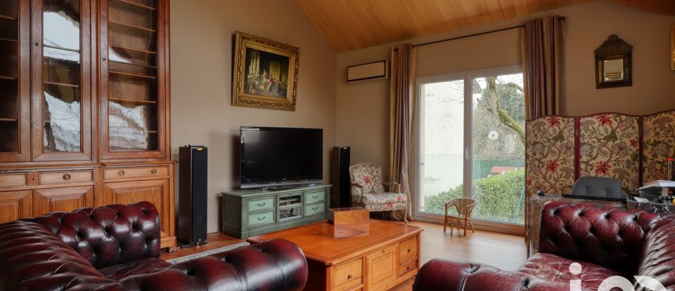 Traditional house 6 rooms of 150 m² in Houilles (78800)