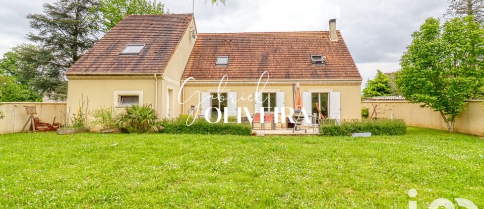 Traditional house 7 rooms of 170 m² in Belloy-en-France (95270)