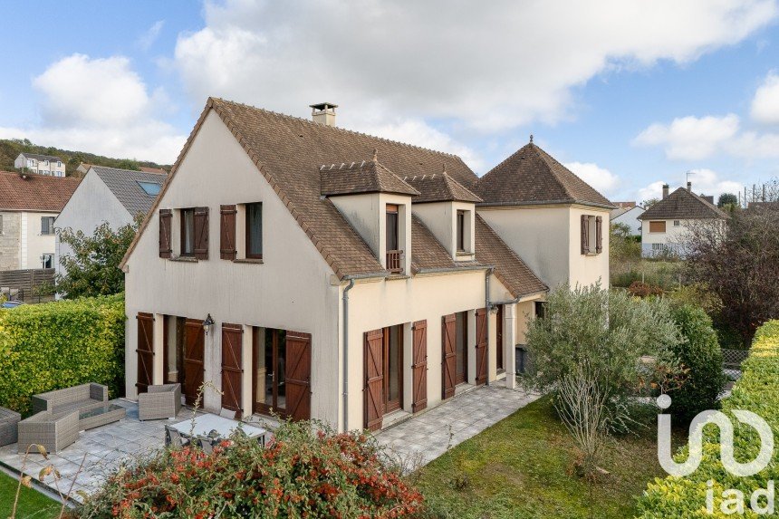 Traditional house 7 rooms of 153 m² in Triel-sur-Seine (78510)