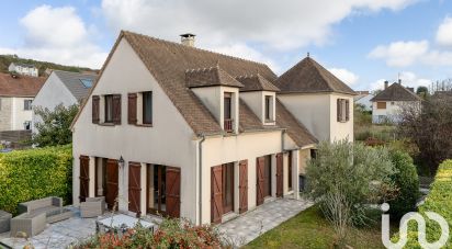 Traditional house 7 rooms of 153 m² in Chanteloup-les-Vignes (78570)