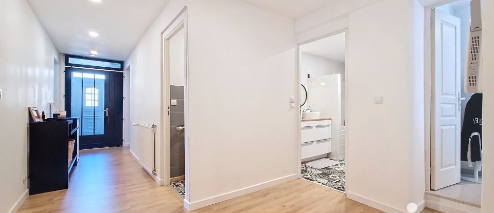 Appartement 5 pièces de 143 m² à Bois-d'Amont (39220)