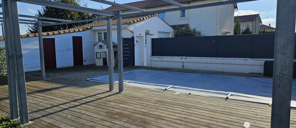 House 6 rooms of 128 m² in Niort (79000)