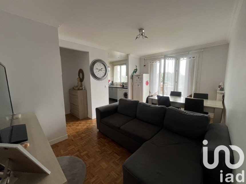 Apartment 3 rooms of 54 m² in Stains (93240)