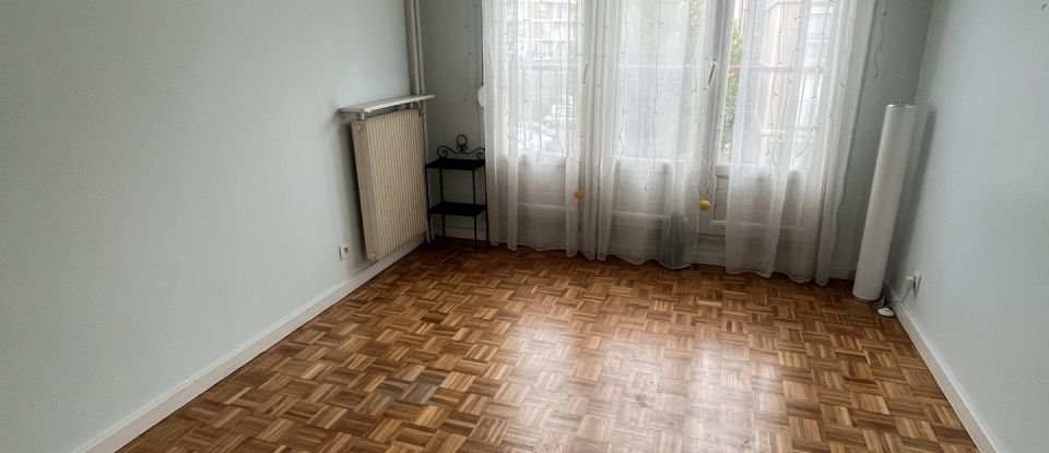 Apartment 3 rooms of 54 m² in Stains (93240)