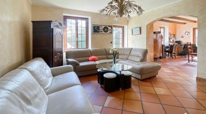 House 8 rooms of 191 m² in Jambville (78440)