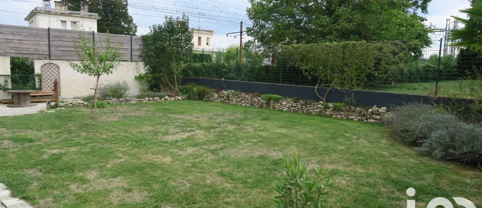 Traditional house 8 rooms of 158 m² in Chasseneuil-du-Poitou (86360)