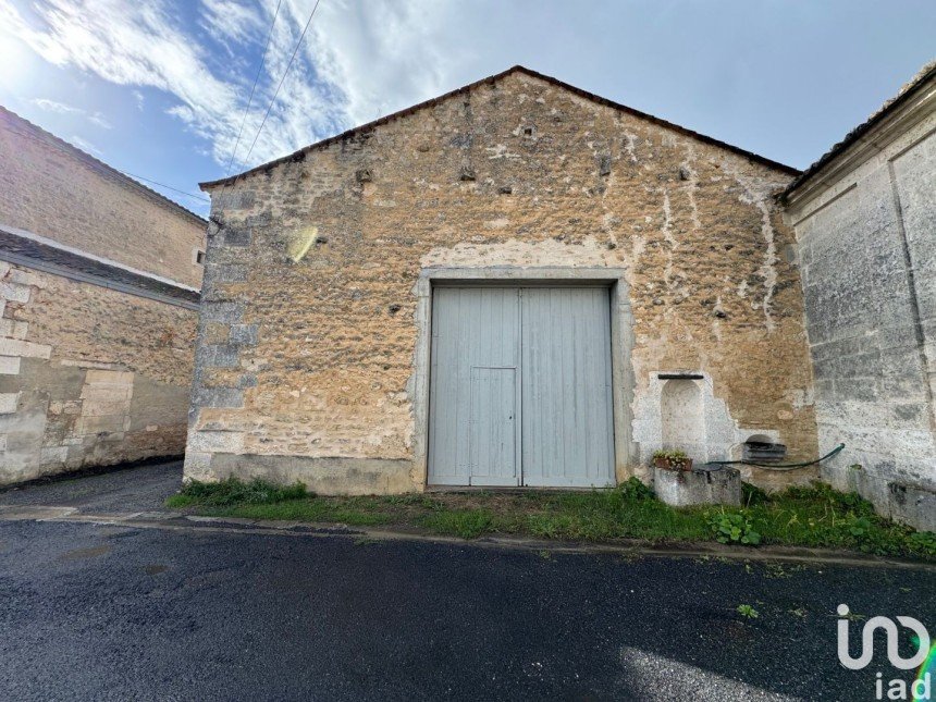 Grange 1 pièce de 110 m² à Saint-Yrieix-sur-Charente (16710)