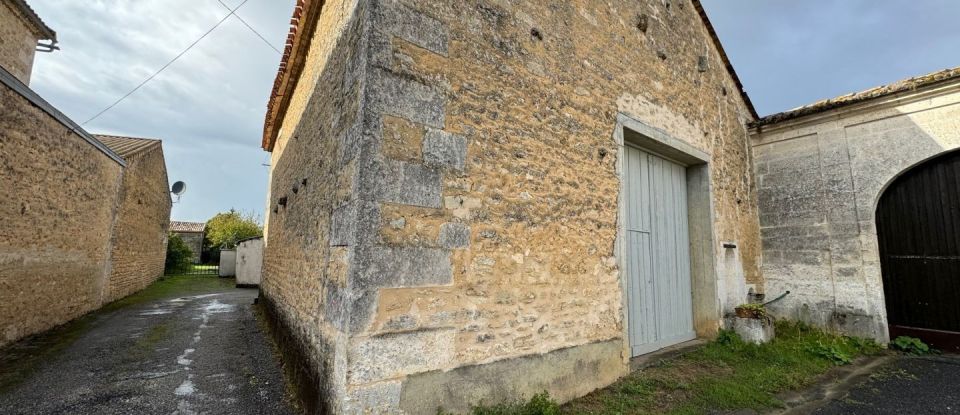 Grange 1 pièce de 110 m² à Saint-Yrieix-sur-Charente (16710)