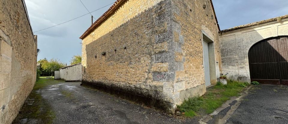 Grange 1 pièce de 110 m² à Saint-Yrieix-sur-Charente (16710)