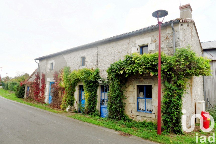 Village house 4 rooms of 106 m² in Fleix (86300)