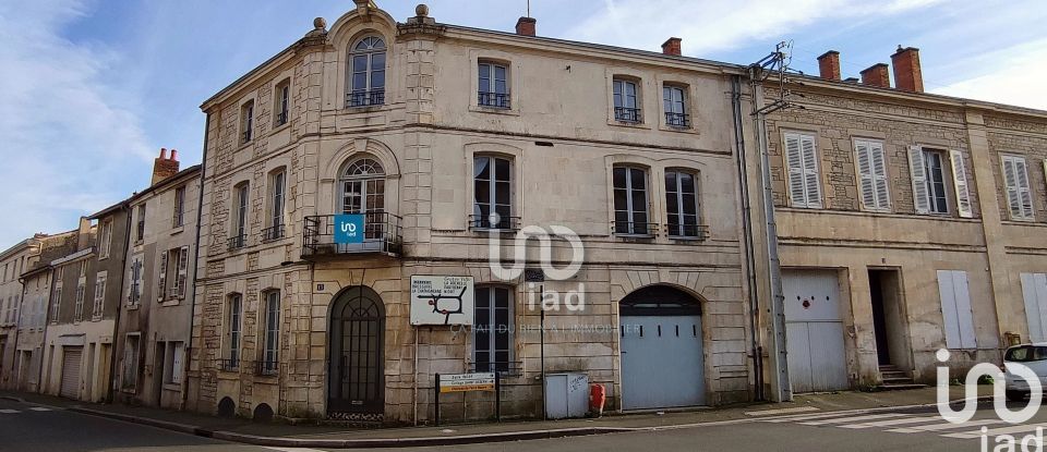 Maison 7 pièces de 186 m² à Fontenay-le-Comte (85200)