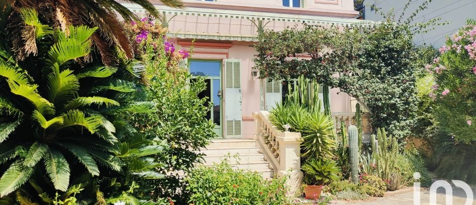 House 8 rooms of 250 m² in Hyères (83400)