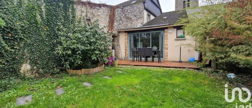 House 4 rooms of 104 m² in La Chapelle-Erbrée (35500)