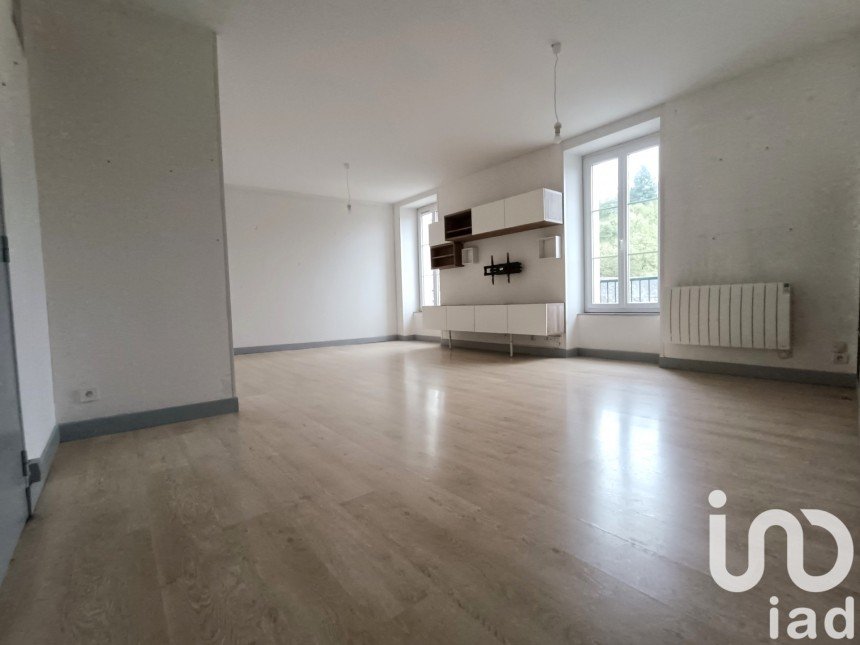 Appartement 4 pièces de 89 m² à Fougères (35300)